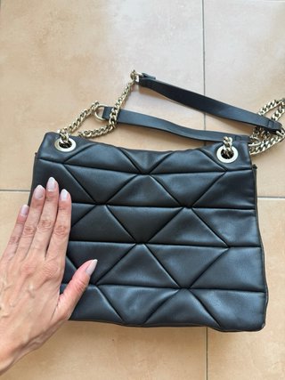 Bolso negro Parfois acolchado cadena