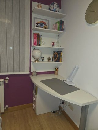 Escritorio blanco con cajones ancho 120x67x78.