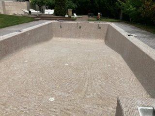 Lechada piscina y coronamiento cerámica/piedra