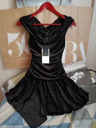 Vestido corto Zara negro brillante
