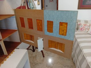 Casa de muñecas de madera