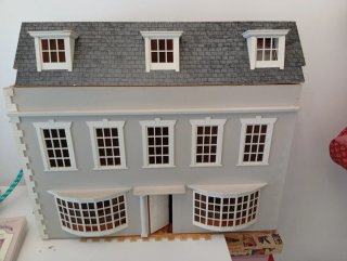 Casa de muñecas de madera