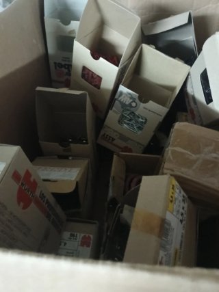 Caja de tacos y tornillos