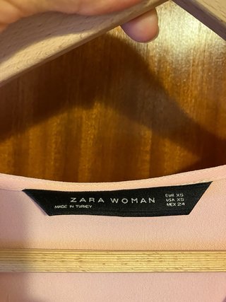 Camisa Zara rosa volantes. Talla grande