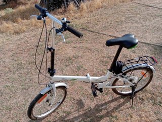 Bicicleta plegable blanca