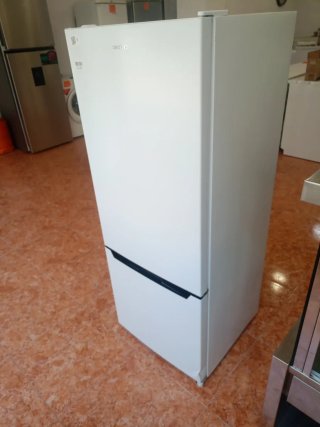 Nevera pequeña combi blanca