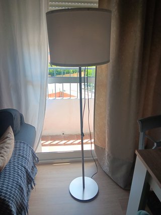 Lámpara de pie IKEA moderna