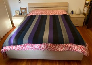 Coperta a righe blu, beige, viola e nere
