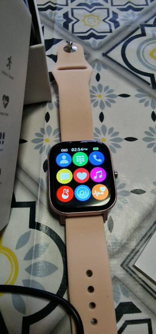 Smartwatch Rosa con Rainbow Watchface
