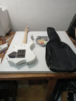 Guitarra Eléctrica Blanca