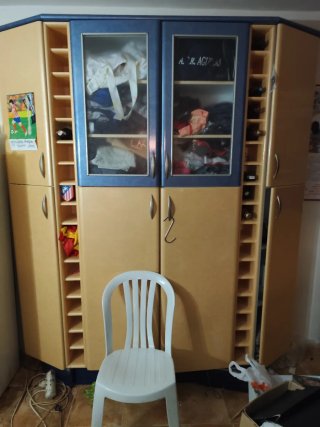 Mueble de cocina con botellero