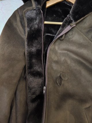 Chaqueta marrón con capucha