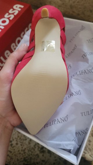 Zapatos de tacón rosa con cordones
