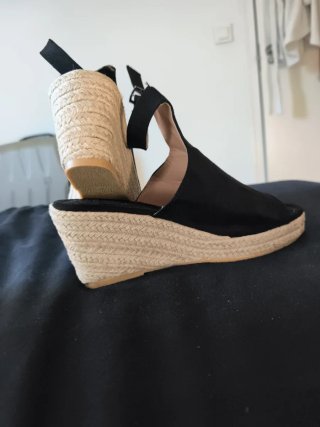 Sandalias cuña negras sin usar