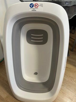 Bañera Plegable Twistshake con Soporte Gris