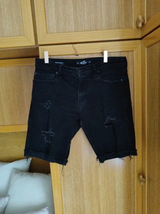 Bermuda Hollister W31 negra desgastada