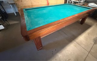 Mesa de billar de madera