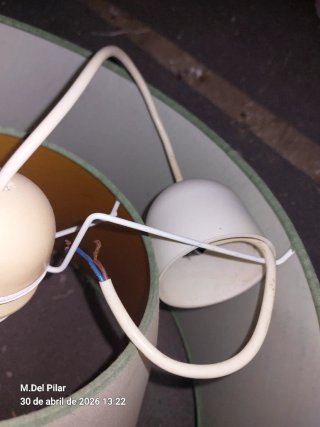 Lámpara de techo verde y blanca