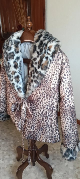 Chaqueta de leopardo con pelo