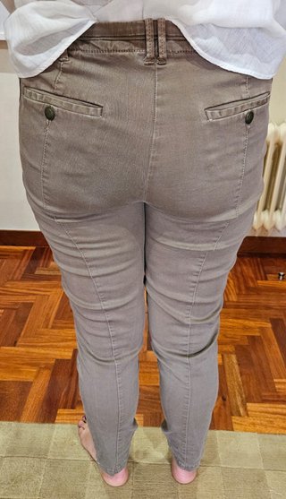 Pantalón pitillo Zara beige/caqui cremalleras