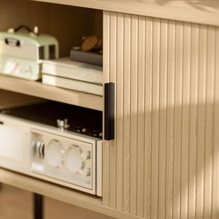 Mueble TV 55" Con 2 Armarios, 2 Estantes Y 2 Pasacables, Mueble Porta TV de Madera Y Acero, para Sala De Estar Y Dormitorio, 120X40X55 Cm, Roble Y Negro