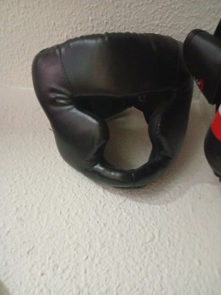 Guantes y Cascos de Boxeo Everlast botas lote 200€