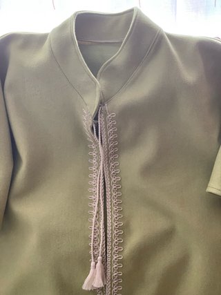 Capa verde oliva bordada talla única