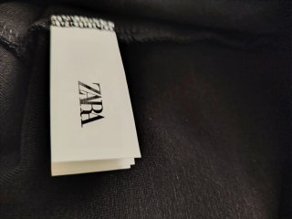 Pantalón negro acampanado Zara