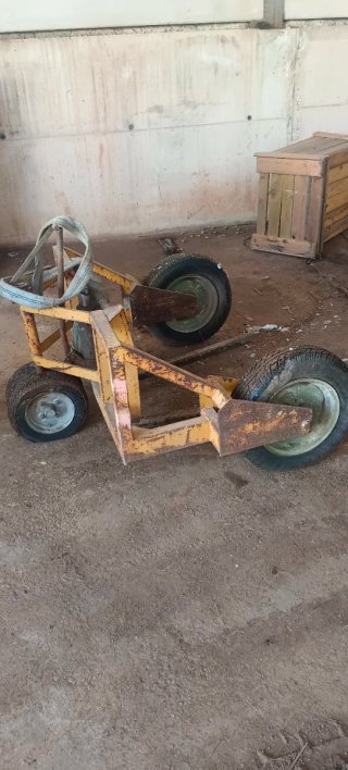 Carretilla de obra con ruedas