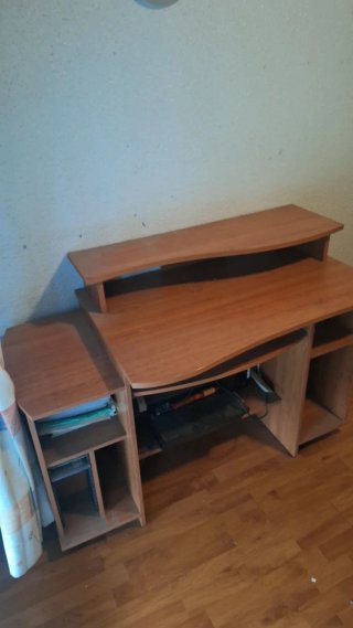 Escritorio madera con bandeja teclado