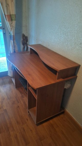 Escritorio madera con bandeja teclado