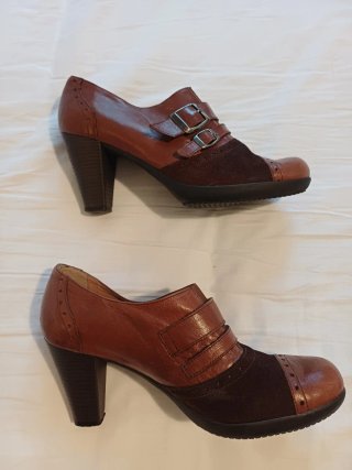 Zapatos tacón piel y ante marrones