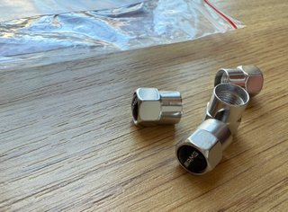 4 TAPONES AMG MERCEDES BENZ VALVULAS NEUMÁTICOS