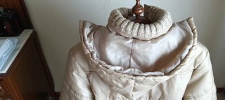 Abrigo acolchado largo beige