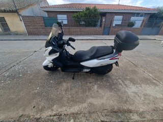 Kymco Scooter Blanca Automática