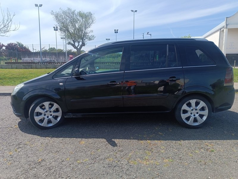 Opel Zafira 1.9 CDTi Cosmo Aut. / 16v Cosmo 150 2005