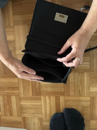 Bolso negro Stradivarius con cadena