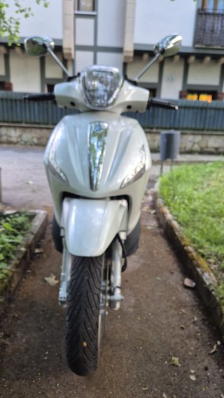 Piaggio Beverly 350 Scooter 2019
