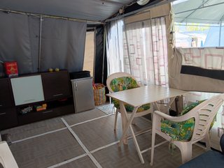 Caravana fija situada en Camping Navarrete