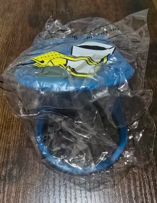 Portavasos azul de plástico