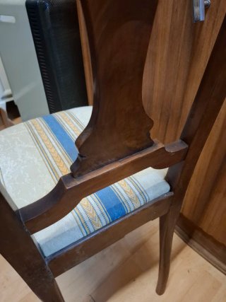 Juego de 2 sillas antiguas madera y tela