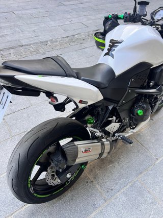 Kawasaki Z750 Blanca