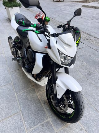 Kawasaki Z750 Blanca