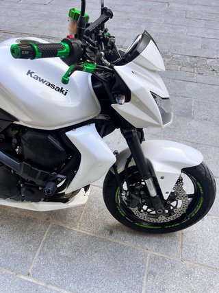 Kawasaki Z750 Blanca