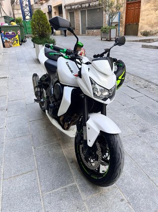 Kawasaki Z750 Blanca