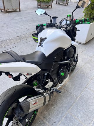 Kawasaki Z750 Blanca