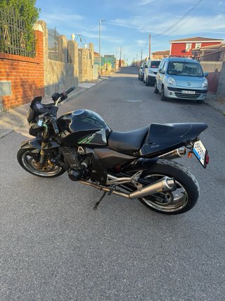 Kawasaki Z1000 Naked Negra