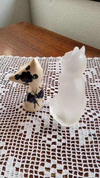 Coppia Gatti Ceramica e Vetro Satinato