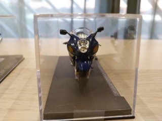 Lote 2 motos 1:24 Honda y Suzuki