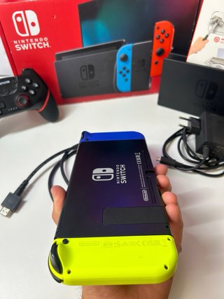 Nintendo Switch Completa + Mando Adicional